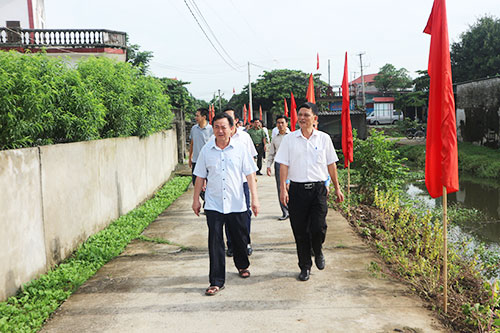 Tổ công tác của tỉnh khảo sát thực tế, thẩm định hồ sơ công nhận xã Yên Đồng đạt chuẩn nông thôn mới