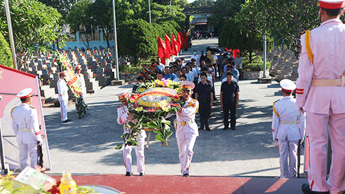 Yên Mô tổ chức các hoạt động dâng hoa, dâng hương nhân kỷ niệm 75 năm ngày Thương binh- Liệt sỹ (27/7/1947- 27/7/2022)