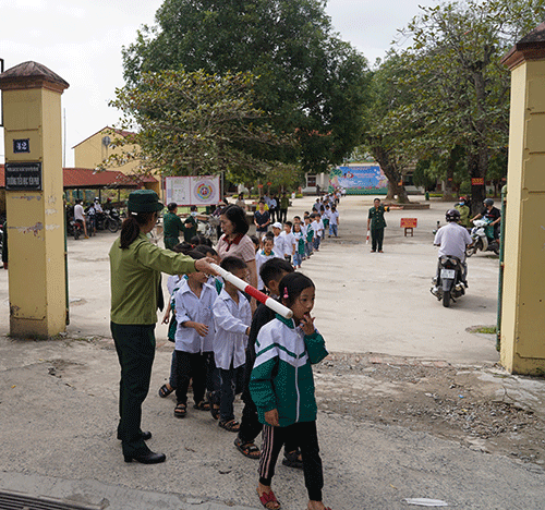 Hội Cựu chiến binh huyện ra mắt mô hình điểm “Cổng trường an toàn giao thông vì sự bình yên của học sinh” tại trường Tiểu học Yên Phú