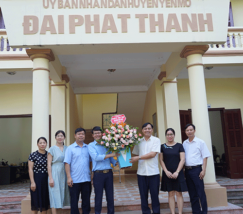 Lãnh đạo huyện thăm, chúc mừng nhân kỷ niệm 97 năm ngày Báo chí cách mạng Việt Nam (21/6/1925- 21/6/2022)