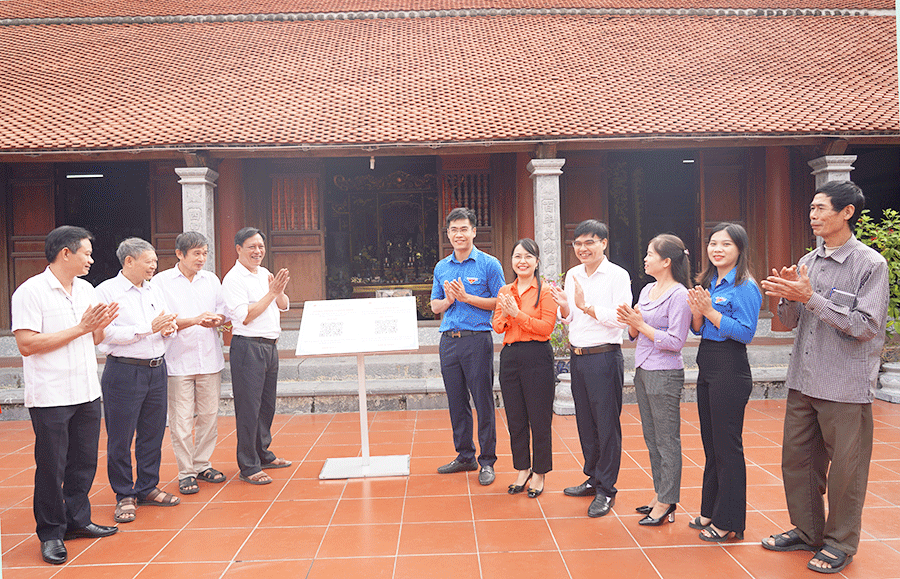 Lễ bàn giao công trình thanh niên “Số hóa khu di tích lịch sử Đình làng Nộn Khê”