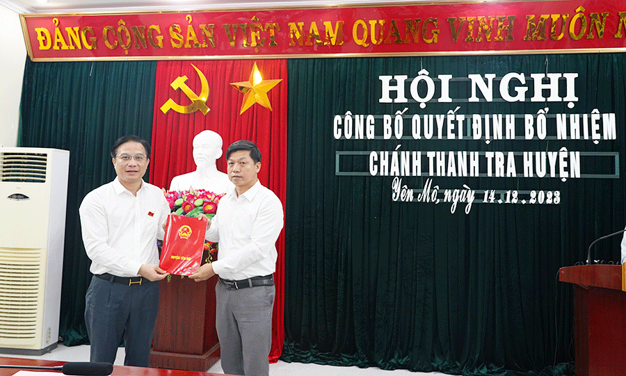 Hội nghị công bố  và trao Quyết định điều động bổ nhiệm chức vụ Chánh Thanh tra huyện