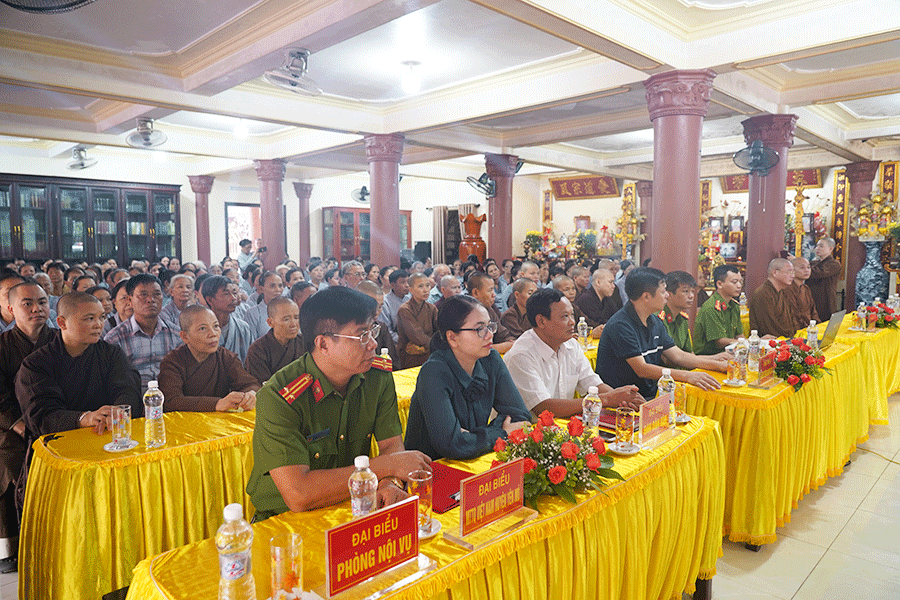 Tuyên truyền “An toàn giao thông; An toàn phòng cháy, chữa cháy; Phòng, chống tội phạm trộm cắp tài sản” cho Tăng, ni, Phật tử trên địa bàn huyện