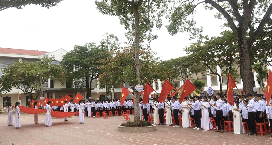 Các đồng chí lãnh đạo tỉnh, huyện dự Lễ khai giảng năm học mới tại các nhà trường trên địa bàn huyện