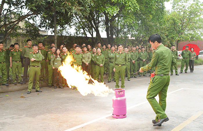 Tập huấn nghiệp vụ về ANTT, PCCC cho cán bộ, chiến sỹ Công an và các chủ cơ sở kinh doanh khí dầu mỏ hóa lỏng năm 2023